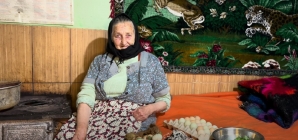 Mătușa Călină și mătușa Anuța din Vișeu de Jos, despre pregătirea sărbătorilor pascale în Maramureș