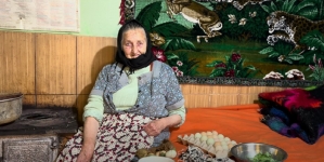 Mătușa Călină și mătușa Anuța din Vișeu de Jos, despre pregătirea sărbătorilor pascale în Maramureș