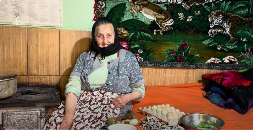 Mătușa Călină și mătușa Anuța din Vișeu de Jos, despre pregătirea sărbătorilor pascale în Maramureș