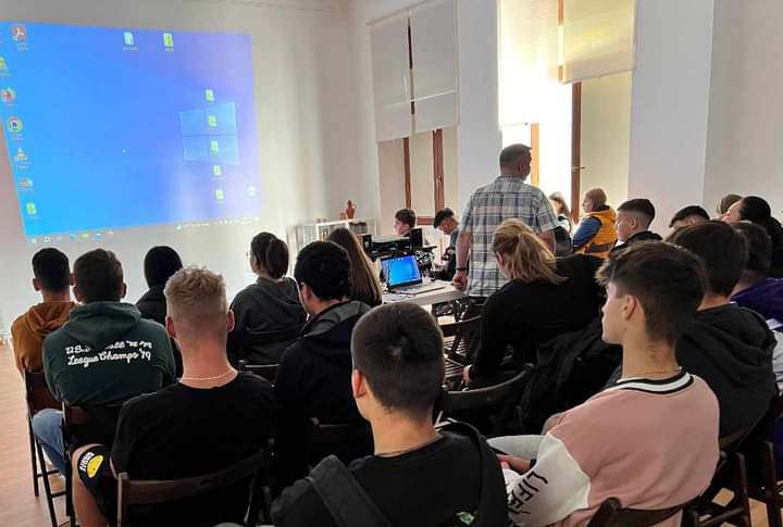 55 de liceeni au vizionat filme în cadrul Proiectului „Cinema la bibliotecă”