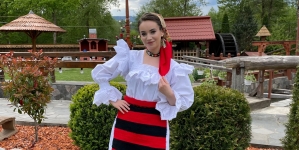 Artista Cristiana Adina Uglea, noua speranță a folclorului din comuna Rozavlea