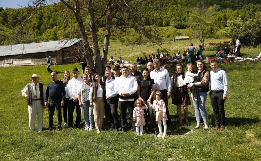Sărbătoarea tradițiilor străvechi în Rozavlea: Ruptul sterpelor la Stâna Perța