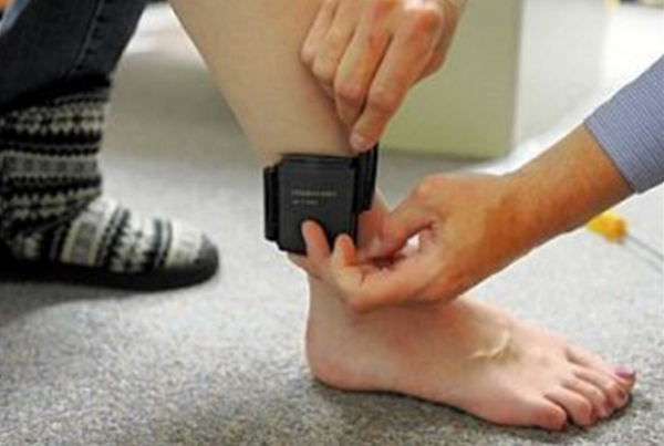 Control judiciar sau arest la domiciliu. Aproape 100 de persoane sunt supravegheate de polițiști