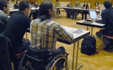 Bani în plus pentru persoanele cu dizabilități