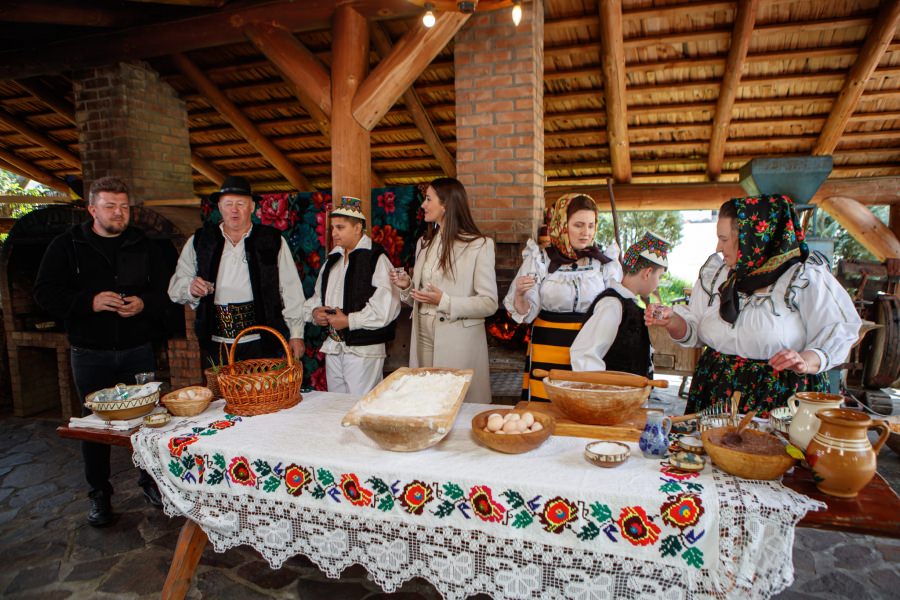 Emisiunea ROventura, din nou în Maramureș. Pregătirile de Paște sunt în toi