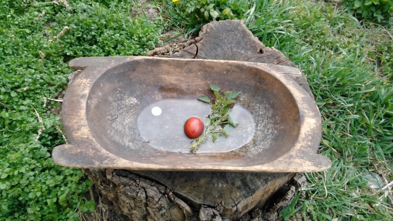 Vechi tradiții românești. Spălatul ritual pe față, în ziua de Paști
