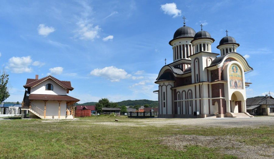Sunteți invitați la hramul bisericii „Înălțarea Domnului” din Târgu Lăpuș