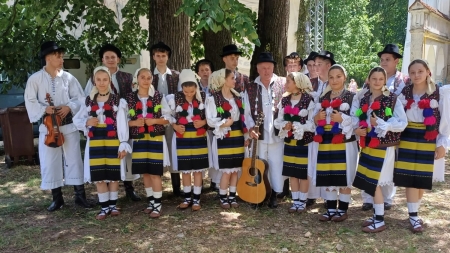 Ansamblul Folcloric „Nicoară Timiș” din Dragomirești, pe podium la Festivalul Concurs de Folclor „Cânt și Joc la Breaza”