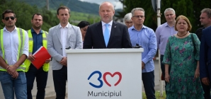 Primarul interimar Doru Ioan Dăncuș a semnat contractul pentru reabilitarea străzii Victoriei!  În doar câteva zile se dă startul lucrărilor!
