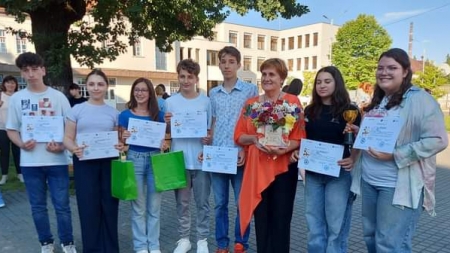 La ora festivă de chimie de la „Șincai” au spus prezent, atât elevii, cât și părinții acestora