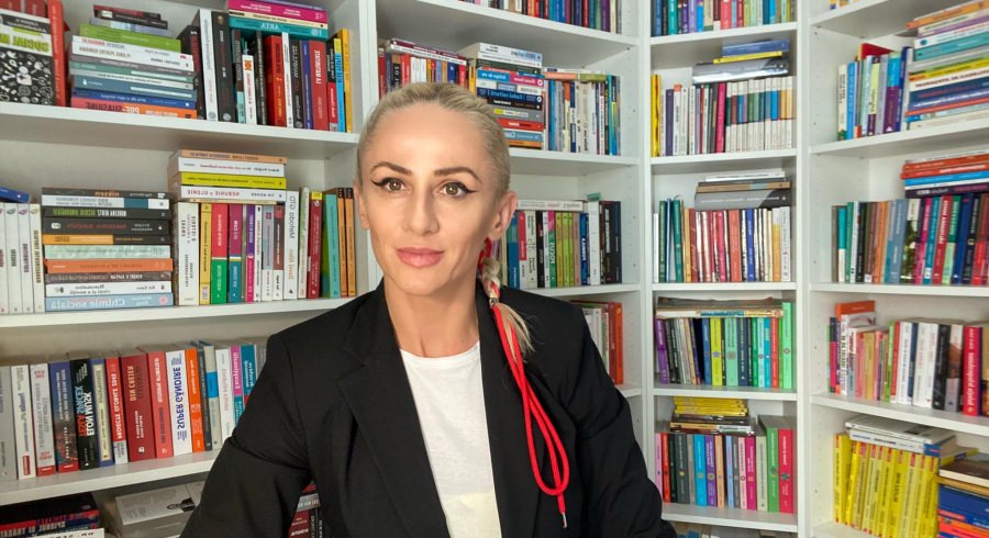 Psiholog psihoterapeut Cecilia Ardusătan: Prețul succesului de carton – de ce prăbușim emoțional o generație pentru o notă la examen?