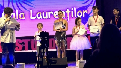 Alexia Florescu a adus în Baia Mare trofeul secțiunii muzică ușoară și premiul președintelui juriului Festivalului Internațional de canto „Artistul de mâine”