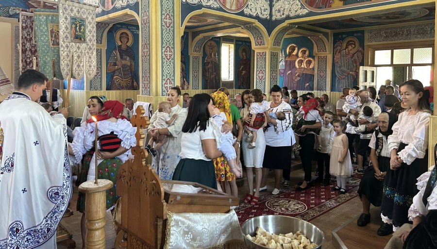 Lume multă la hramul Parohiei Dobricu Lăpușului