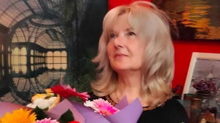 Autoare a primului său volum, „Zbor peste timp”, Ioana Pușa Teleptean a ales să doneze banii din vânzarea cărților, unei fetițe