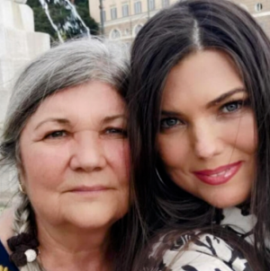 Un mesaj de suflet al maramureșencei noastre, Paula Seling pentru ziua de naștere a mamei sale
