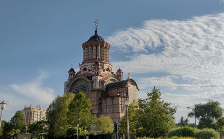 Proiecție de film în aer liber la Catedrala Episcopală „Sfânta Treime” din Baia Mare