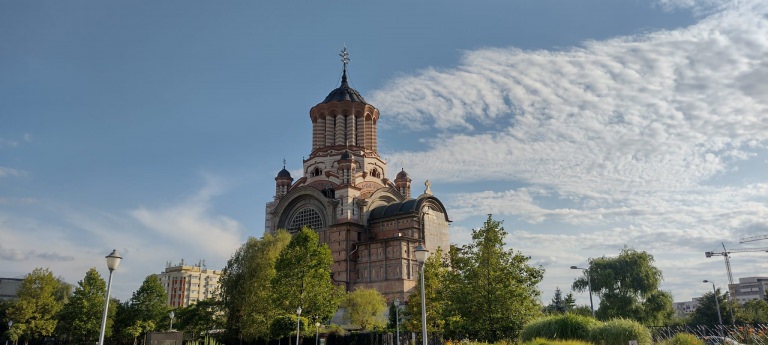 Proiecție de film în aer liber la Catedrala Episcopală „Sfânta Treime” din Baia Mare