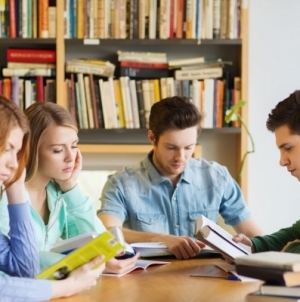 Se caută profesori de limba română pentru tinerii străini, veniți în Baia Mare