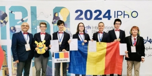 5 elevi români s-au întors acasă de la Olimpiada Internațională de Fizică, cu medalii de aur și argint