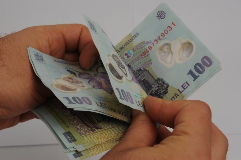 Iulie vine cu scumpirea gazului, benzinei, creșterea salariului minim și impozitului pe averi nejustificate