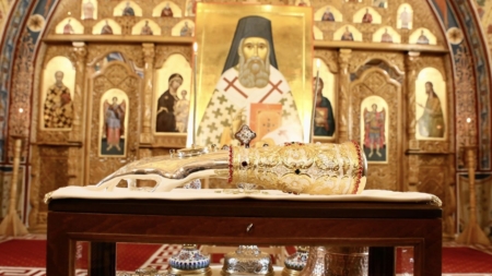 Un fragment din moaștele Sfântului Ierarh Nectarie de Eghina va fi așezat spre închinare la schitul din Baia Mare cu ocazia sfințirii demisolului