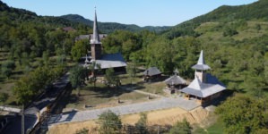 Resfințirea bisericii și sfințirea capelei mortuare din localitatea Vărai