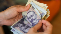 Începând de astăzi, salariul minim crește cu 6,8%