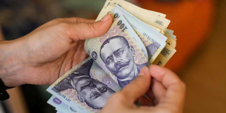 Începând de astăzi, salariul minim crește cu 6,8%