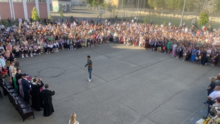 Clopoțelul a vestit azi începerea anului școlar 2024-2025