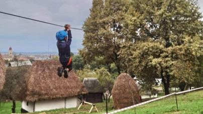 Tiroliană și aventură pentru copii la Muzeul Satului din Baia Mare