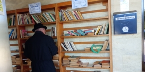 „Anticariatul donatorilor”, sursă prețioasă de lectură pentru pensionarii noștri