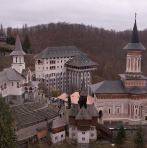 Programul liturgic în prima săptămână din Postul Paștilor la Mănăstirea „Sfânta Ana” Rohia