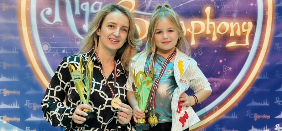 Sofia și Mădălina Ghenoiu au obținut medalii de aur la Festivalul Internațional Riga Symphony din Letonia