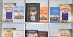 Expoziție de carte de Ziua Națională a României, la Sala de lectură a Bibliotecii Petre Dulfu”