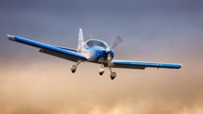 Cursuri de planorism și parașutism la Aeroclubul Baia Mare