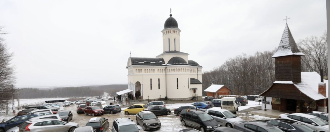 PS Timotei Sătmăreanul a slujit în această duminică la Mănăstirea Măriuș
