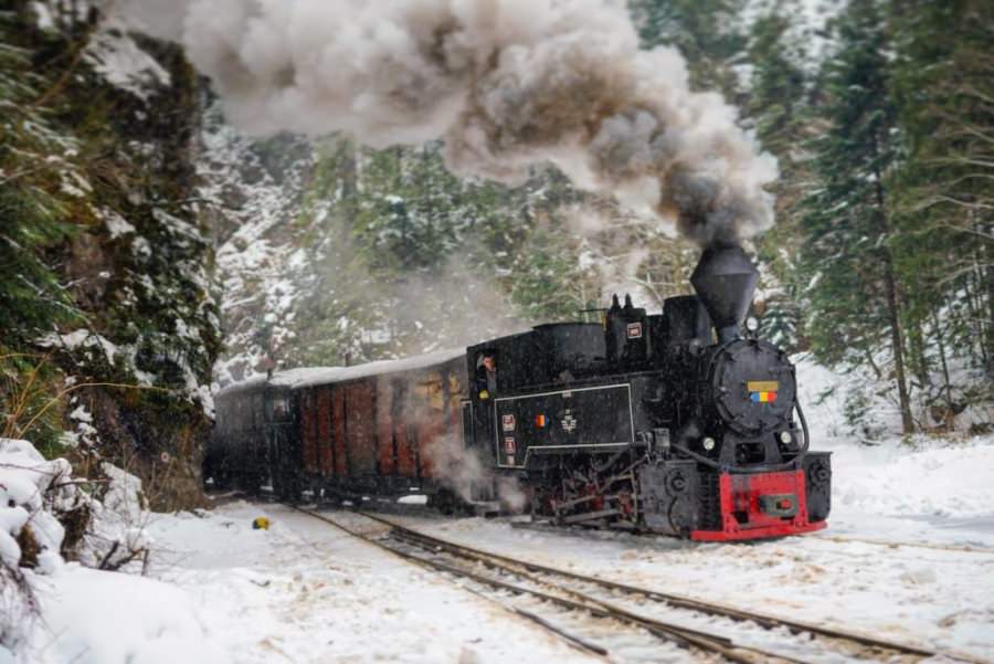 Mocănița, bucuria turiștilor pe perioada Sărbătorilor de iarnă