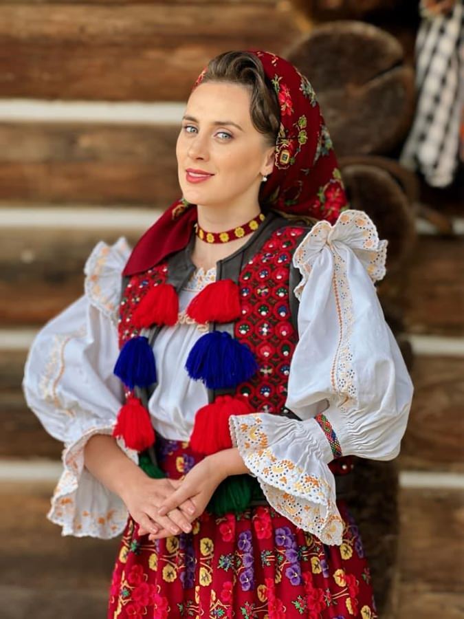 Îndrăgita artistă Oana Font își serbează ziua de naștere