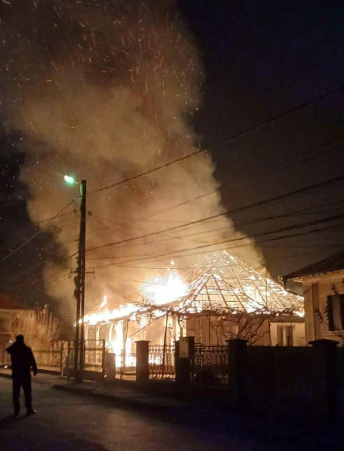 Apel umanitar pentru o familie din Sighetu Marmației care a rămas fără casă în urma unui incendiu