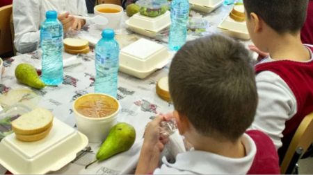 În Maramureș: Elevii din 30 de unități de învățământ beneficiază de Programul Național „Masă sănătoasă” în acest an