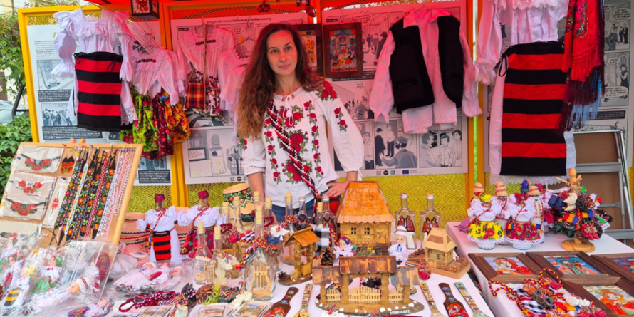 Meșterul popular Cristina Macioca realizează cu pricepere și multă pasiune obiecte autentice