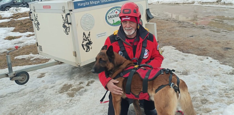 Unitatea canină Salvamont Borșa, formată din Athos și Andreica Nicoară, participă la Conferința europeană a salvatorilor pe pârtiile de schi