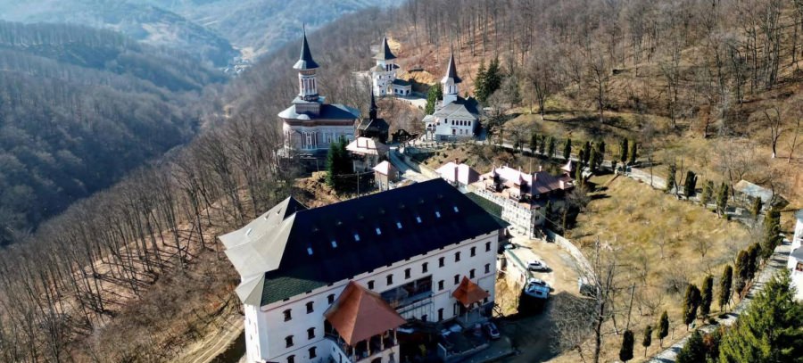 Slujire arhierească la Mănăstirea Rohia