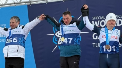 Băimăreanul Andrei Cupșa, aur la Jocurile Mondiale de Iarnă Special Olympics