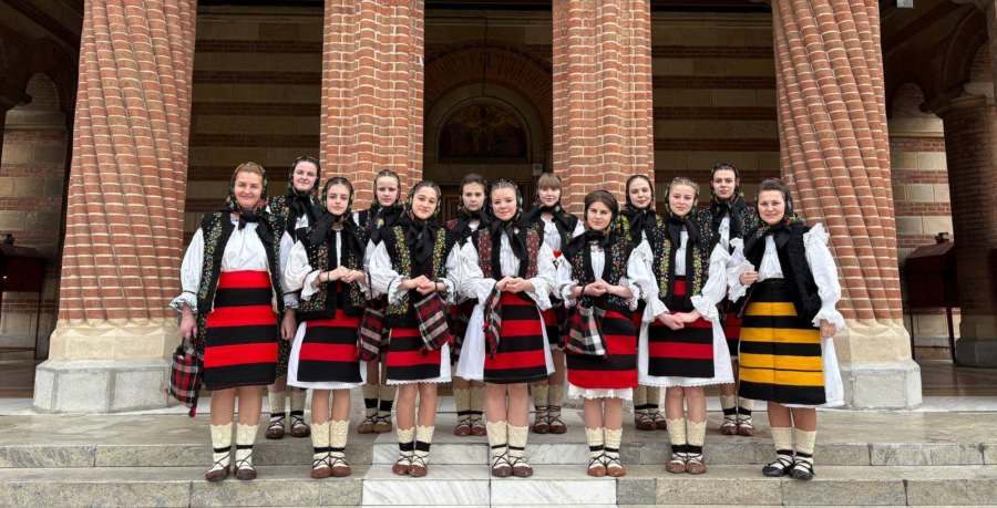 Măriuca Verdeș și Grupul ”Școala Rădăcinilor Străbune” au participat la evenimentul ”Tinerețe și tradiție la Muzeul Casa Romanței” din Târgoviște