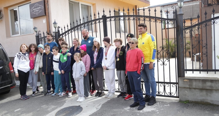 Rezultate foarte bune obținute de sportivii Flykick Team Baia Mare la Campionatul Național de Înot – etapa regională, cadeți 12-13 ani