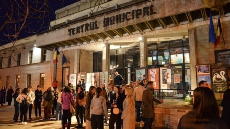 O nouă stagiune teatrală prinde viață în Baia Mare