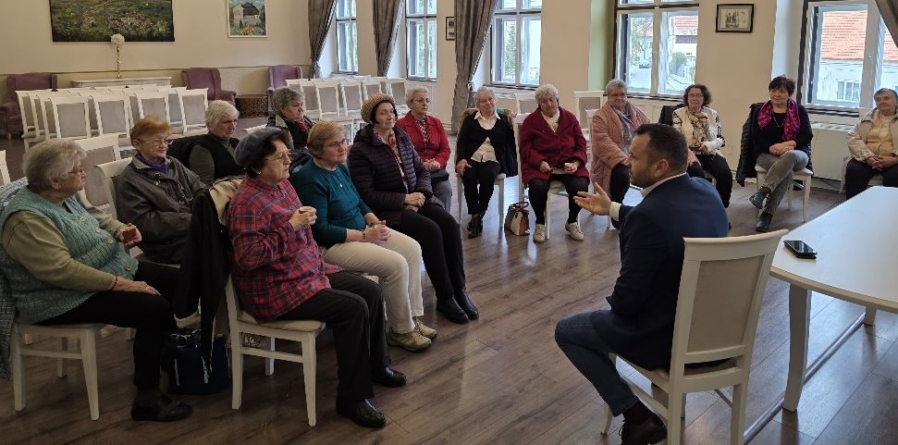 Sfaturi de la polițiști pentru vârstnici spre a se păzi de înșelătorii