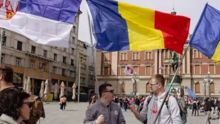 Drapelul României în mijlocul protestelor din Belgrad: „Ne-am inspirat de la voi!”