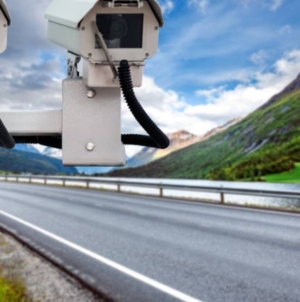 Viteză extremă pe autostradă: 248 km/h și o oprire rapidă la poliție